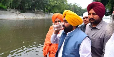 Un gobernador tomó agua para mostrar que no estaba contaminada y terminó internado