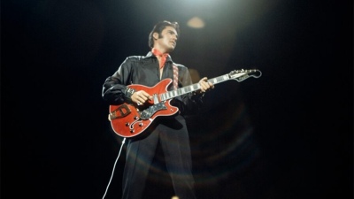 Subastarán una guitarra de Elvis