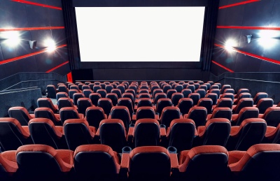 Se descompensó en el cine y murió en plena sala