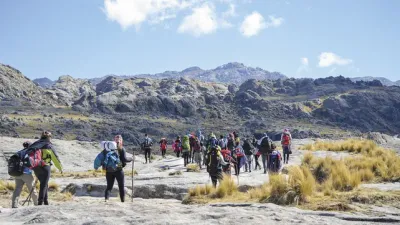 Una adolescente se descompensó en una excursión y murió