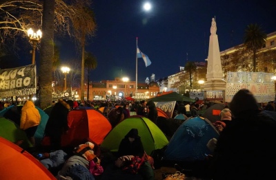 Acamparon los piqueteros: segundo día de protestas en Plaza de Mayo