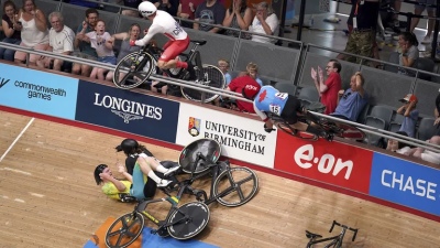 Competencia de ciclismo casi termina en tragedia