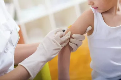 Empezó la distribución de vacunas contra el Covid-19 para menores