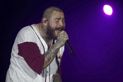 Post Malone se cayó de un escenario 