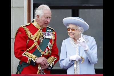 Carlos III heredó una fortuna de Isabel II