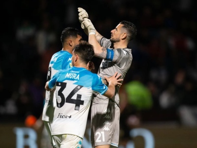 Los gestos del arquero de Racing a hinchas de Platense