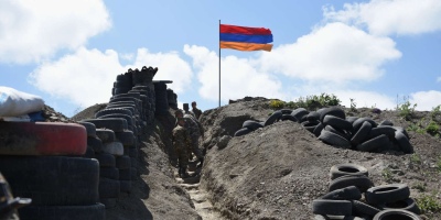 Armenia denunció un bombardeo de Azerbaiyán: 49 soldados muertos