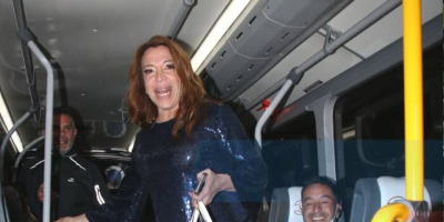 Lizy Tagliani repartió chocolates en un colectivo 