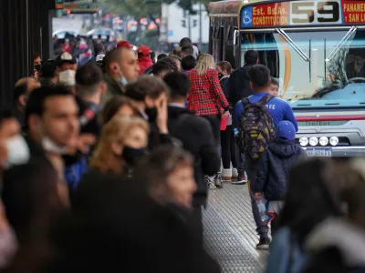 Cómo funcionan los servicios de transporte en este feriado