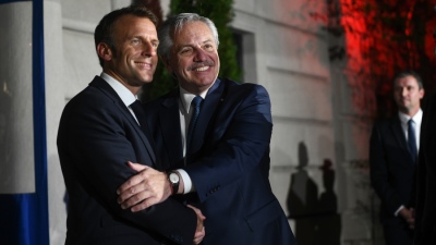 Alberto se reunió con su "querido amigo" Emmanuel Macron, presidente de Francia