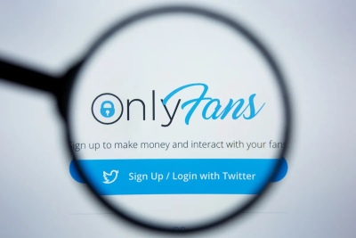 Tiene 70 años, vende fotos en OnlyFans y su familia no le habla