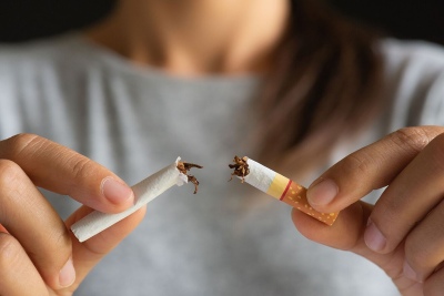 Dejar de fumar antes de los 35 años podría eliminar riesgos para la salud