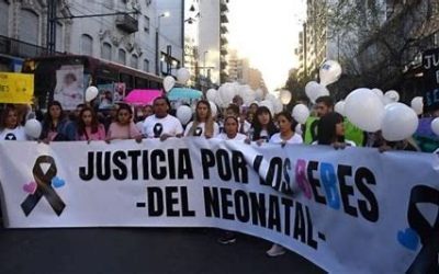 Exhumaron tres cuerpos de los bebés muertos en el Hospital de Córdoba