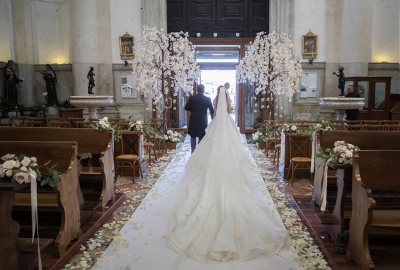 Italia: impulsan un proyecto para darle 20.000 euros a quienes se casen por iglesia