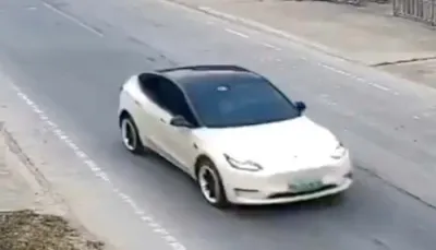 Un auto tesla perdió el control y mató a dos personas