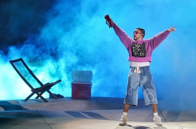 Se le cayó un drone en la cabeza en pleno recital de Bad Bunny