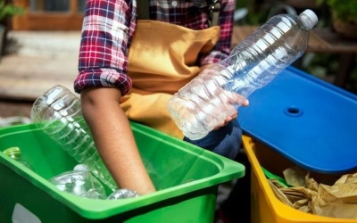 Tachos de siete colores para clasificar la basura