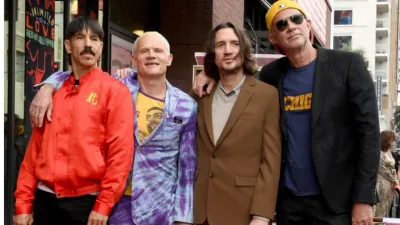 Los Red Hot Chili Peppers reversionaron un clásico del rock