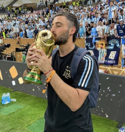 Nico Occhiato besó la copa y saludó a Messi!