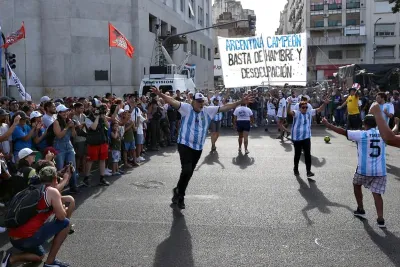 Iniciaron un acampe sobre la avenida 9 de julio