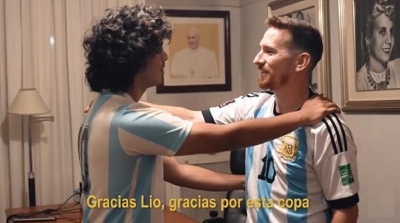 Un intendente realizó un spot con los dobles de Messi y Maradona