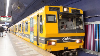 Hoy a la noche estará interrumpida la línea E y el Premetro