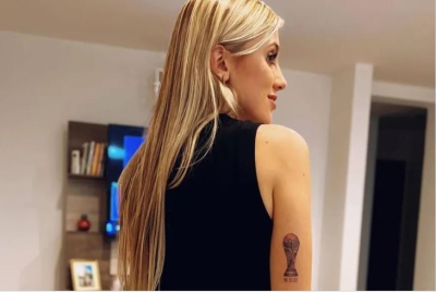 Morena Beltrán se tatuó la Copa del Mundo