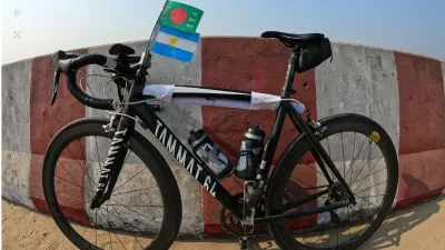 Un ciclista de Bangladesh recorrió 1.003 km para homenajear a Messi