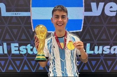 Dybala donó su medalla de campeón del mundo