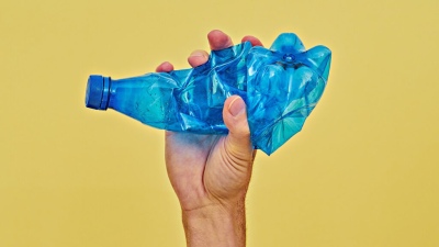 Emiratos Árabes prohíbe el consumo de plásticos de un solo uso a partir de 2024
