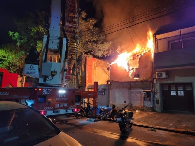 Incendio en Villa Ortuzar: una mujer mayor está desaparecida