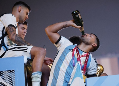 La anécdota del Kun con Messi en los festejos: "En un momento Leo me dijo que pare"