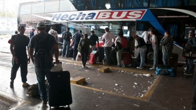 Denuncian a los "roba valijas" a la salida de la Terminal de Retiro