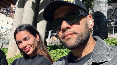 La novia de Dani Alves eliminó todas las fotos con el futbolista