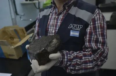 Un cordobés quiso entrar a Chile con un meteorito