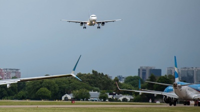 Los controladores aéreos levantaron el paro