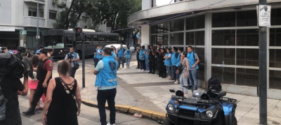 Destrozos en la sede de Edesur en Parque Avellanada