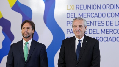 Alberto Fernández y Lacalle Pou acordaron una cumbre bilateral