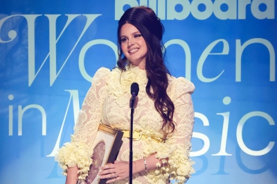 Lana del Rey recibió el "Premio Visionario"