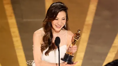 Michelle Yeoh hizo historia y se convirtió en la primera asiática en ganar un Oscar