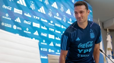 Scaloni se fue ovacionado de la conferencia de prensa