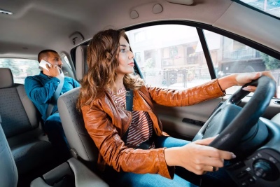 Uber ofrece hasta 25.000 pesos extras para conductoras