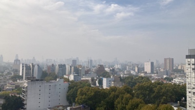 Sigue el humo y el olor a quemado en la Ciudad de Buenos Aires