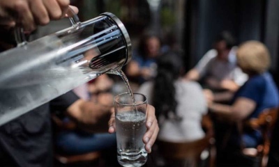 Los boliches y bares de la Provincia de Buenos Aires deberán ofrecer agua gratis