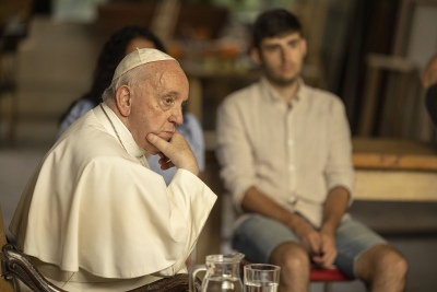 El papa Francisco recibió un pañuelo verde y habló sobre el aborto