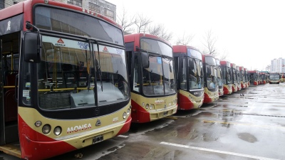 Más líneas se suman al paro de colectivos