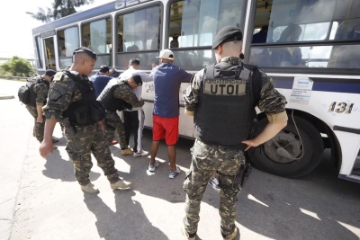 Realizaron inusuales controles a los pasajeros de los colectivos de La Matanza