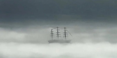 Video: así llegaba la Fragata Libertad a Mar del Plata en medio de la niebla