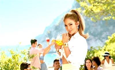 Jennifer Lopez lanza su marca de bebidas alcohólicas y hay polémica