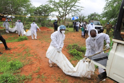 El presidente de Kenia lanza una comisión para investigar sectas luego de "la masacre de Shakahola"